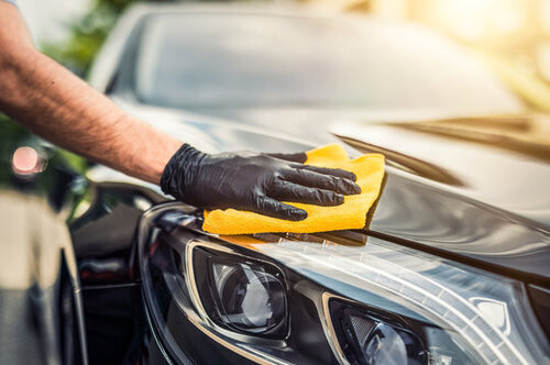 Letnje održavanje automobila – zaštitite svoje vozilo od UV zraka i visokih temperatura