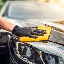 Letnje održavanje automobila – zaštitite svoje vozilo od UV zraka i visokih temperatura